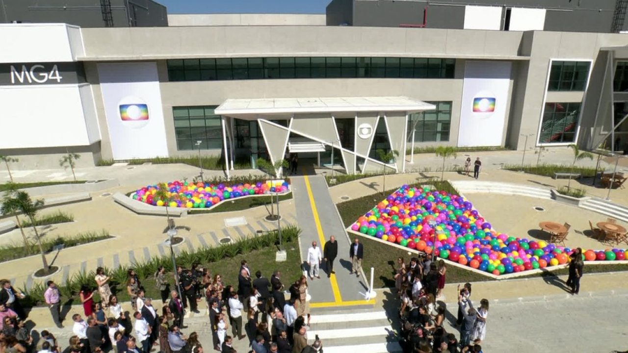 Imagem com foto da inauguração do novo estúdio MG4, no final de 2018
