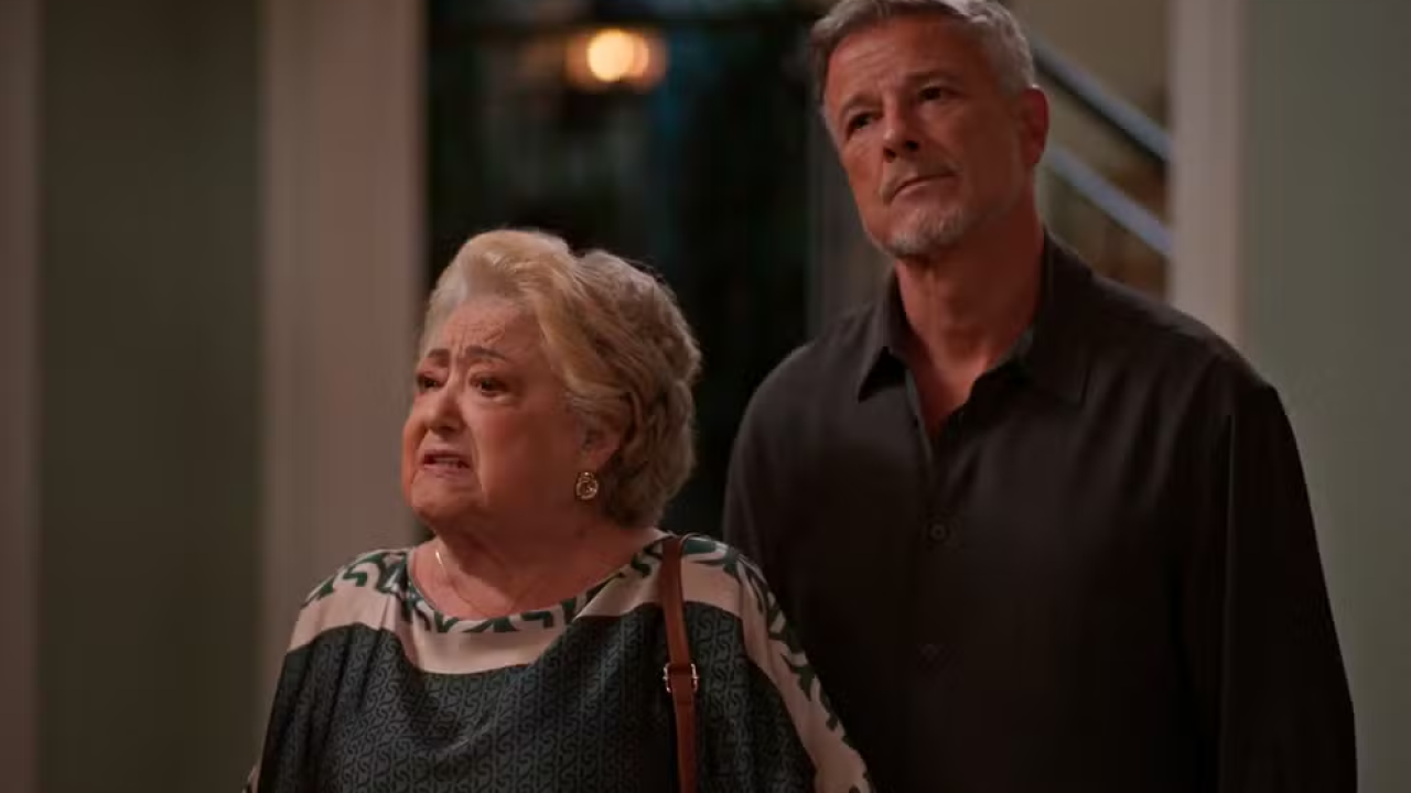 Jaques interdita Rosa e se torna o seu curador em Dona de Mim