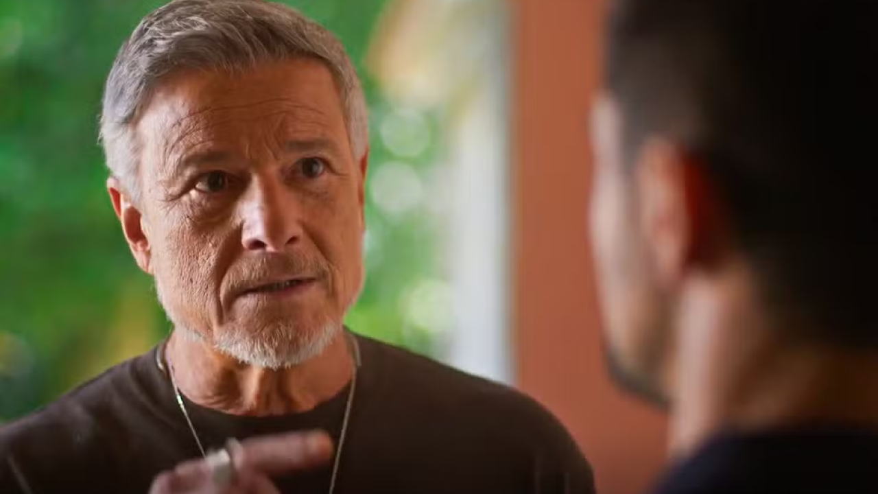 Jaques vai atrás de Danilo para ajudá-lo em seu golpe em Dona de Mim