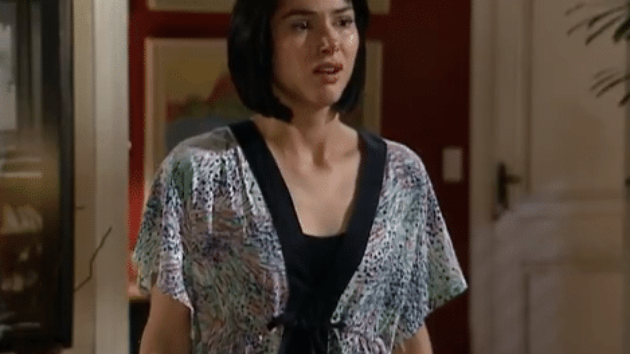 Joana conta a Cássio a chantagem feita por Cadelão em Paraíso Tropical