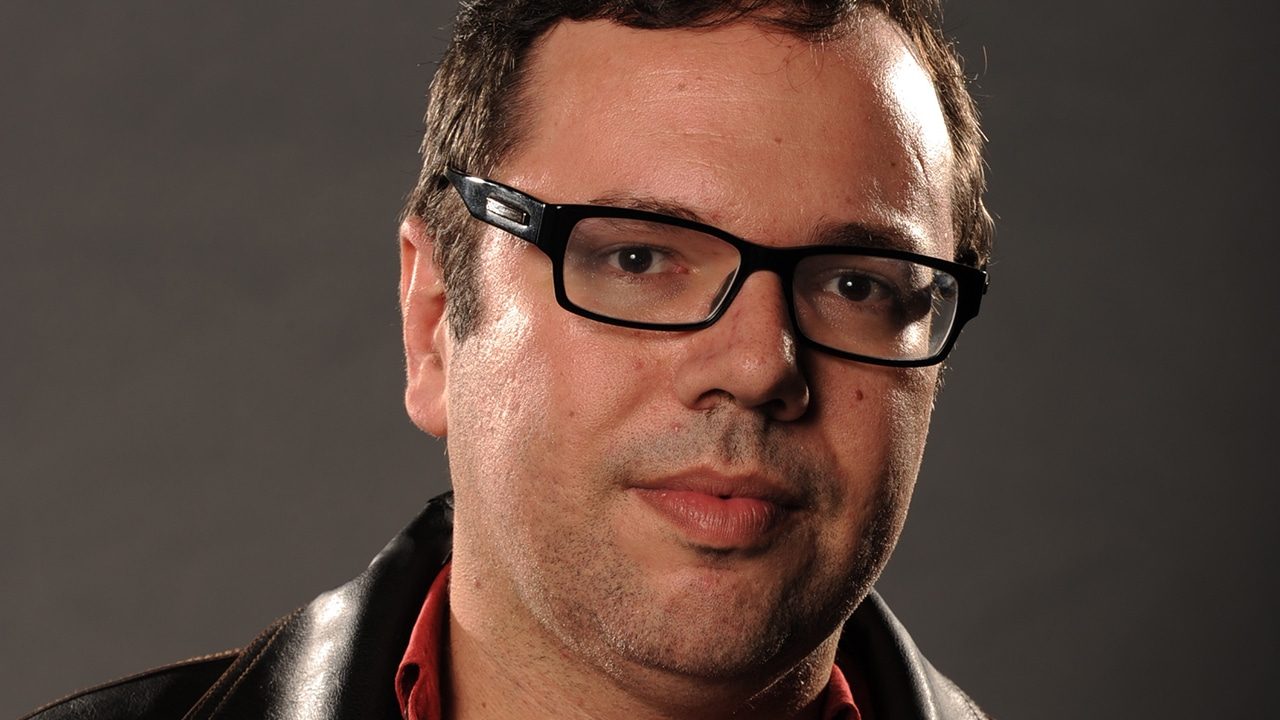 Imagem com foto de João Emanuel Carneiro