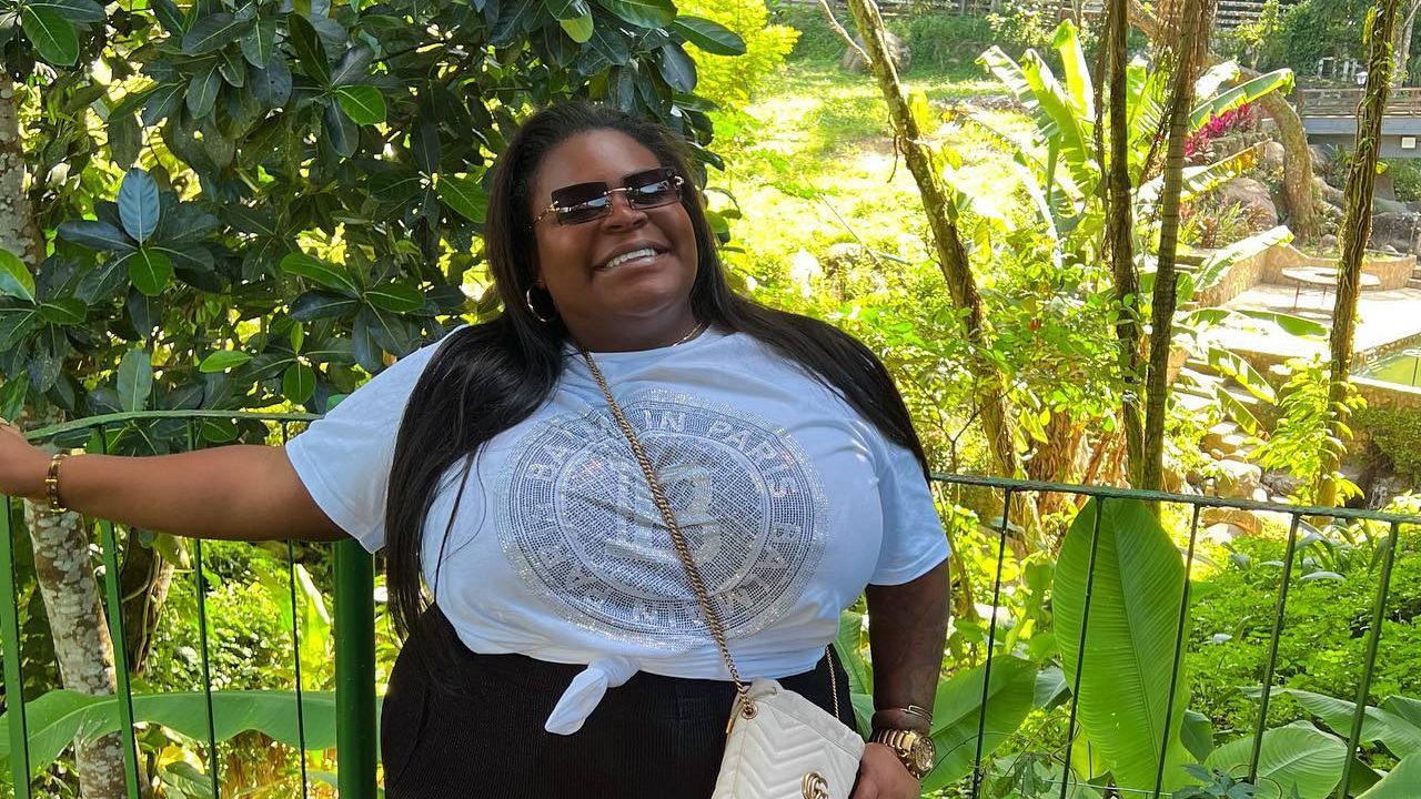 Imagem com foto da cantora Jojo Todynho