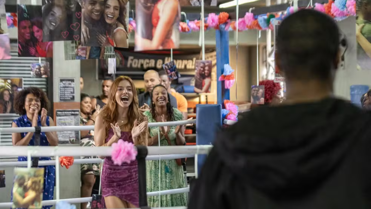 Kami desiste de esperar o pedido de casamento e resolve fazer ela mesma em Dona de Mim