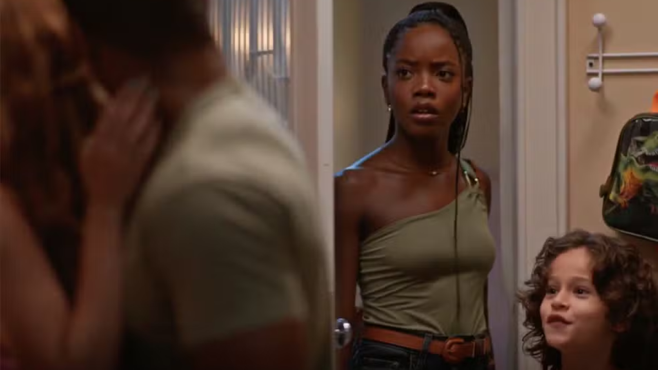 Leo toma um susto e Dedé comemora o beijo de Marlon e Kami em Dona de Mim