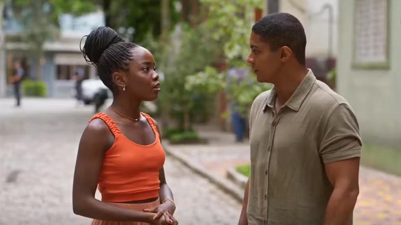 Leona tenta ajudar Marlon após ameaça em Dona de Mim