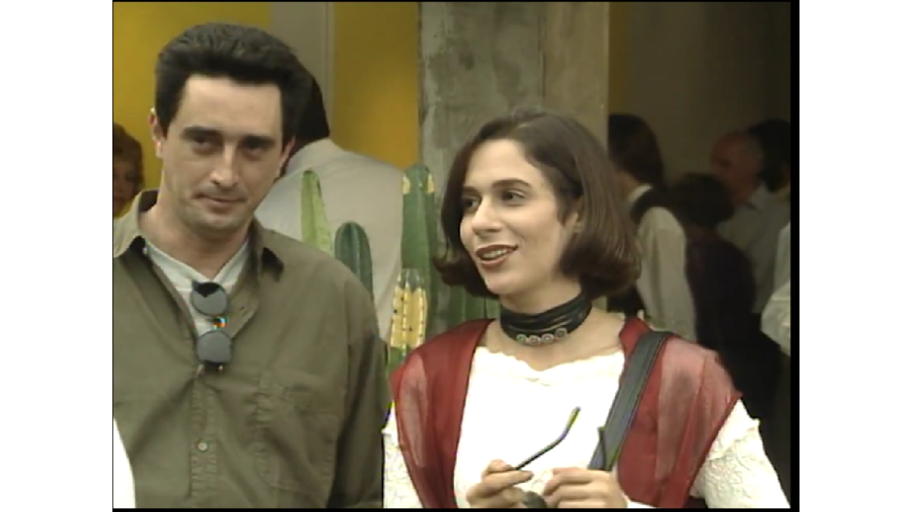 Lisa convida Mauro para a vernissage na galeria de Diná em A Viagem