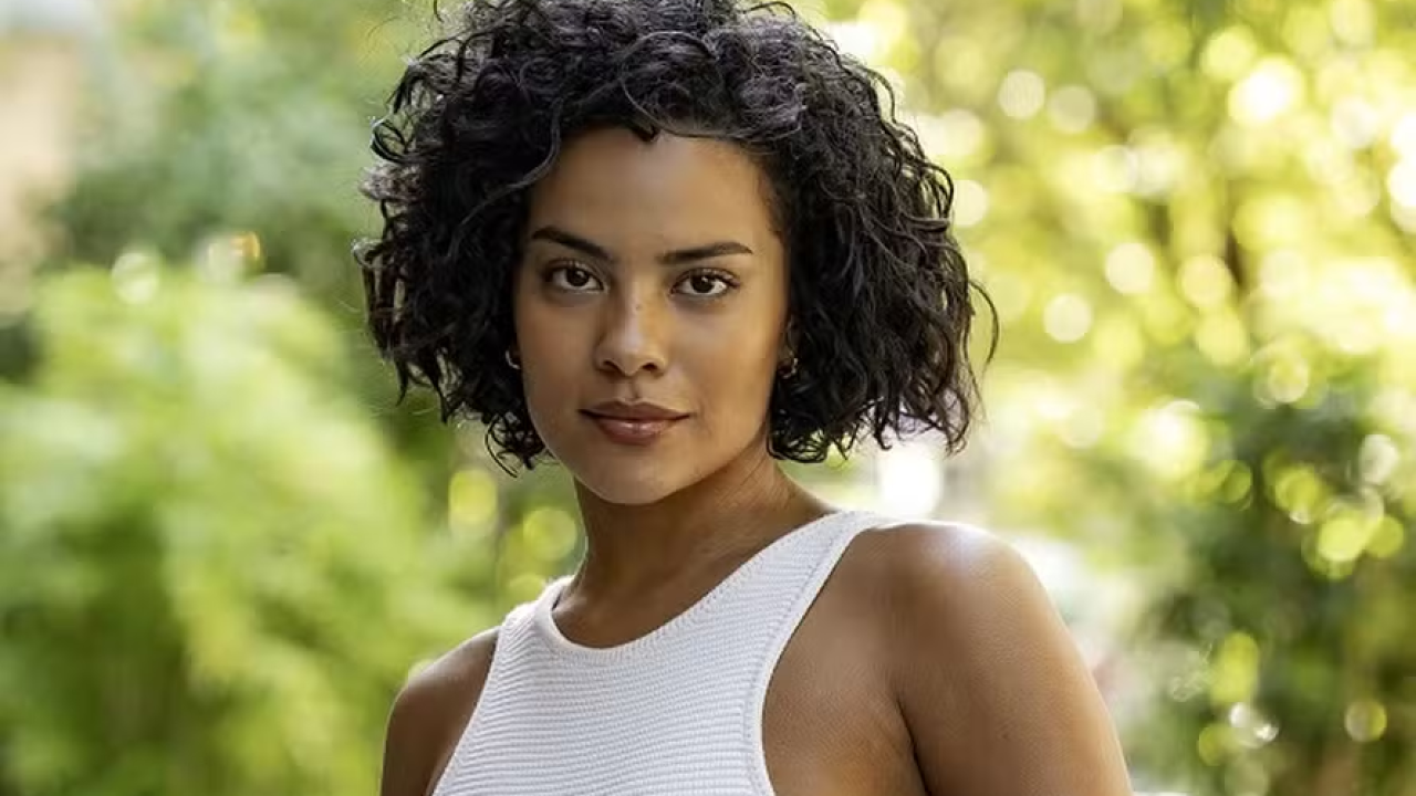 Maria de Fátima é roubada por César e fica sem teto em Vale Tudo