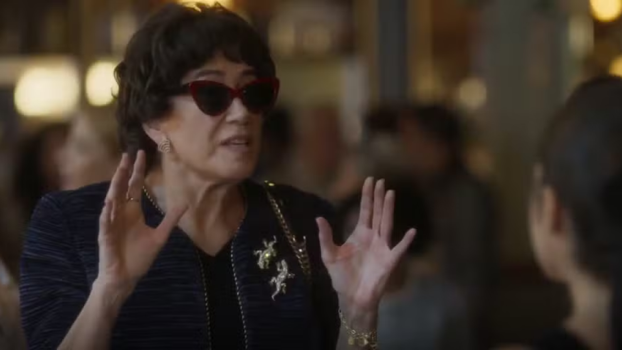 Maristela dá a maior bronca em Bia na frente de todo mundo em Garota do Momento