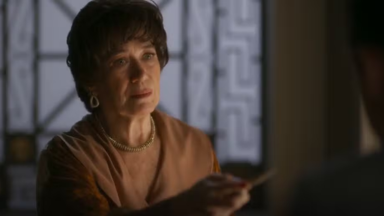 Maristela se vê impotente diante das armações de Basílio em Garota do Momento