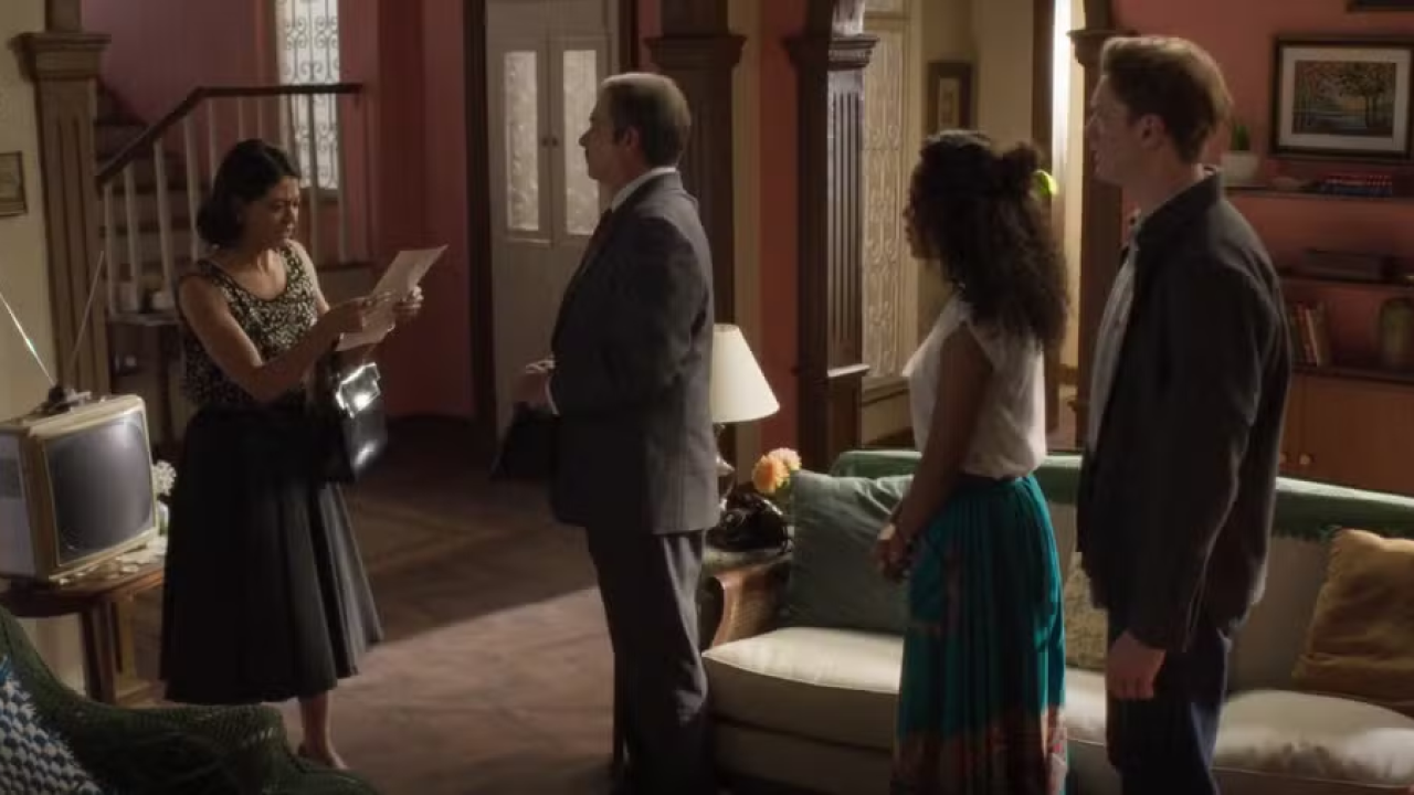 O delegado intima Clarice para dar mais um depoimento em Garota do Momento