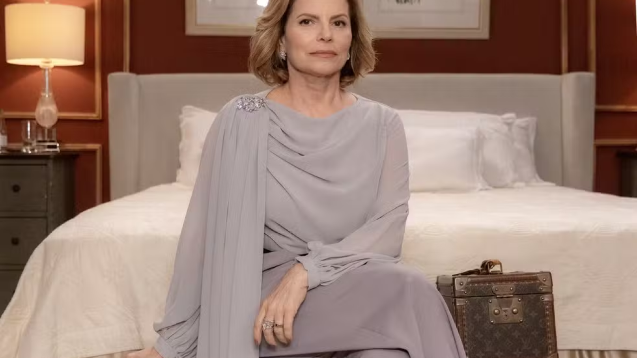 Odete se prepara para a sua viagem com César em Vale Tudo