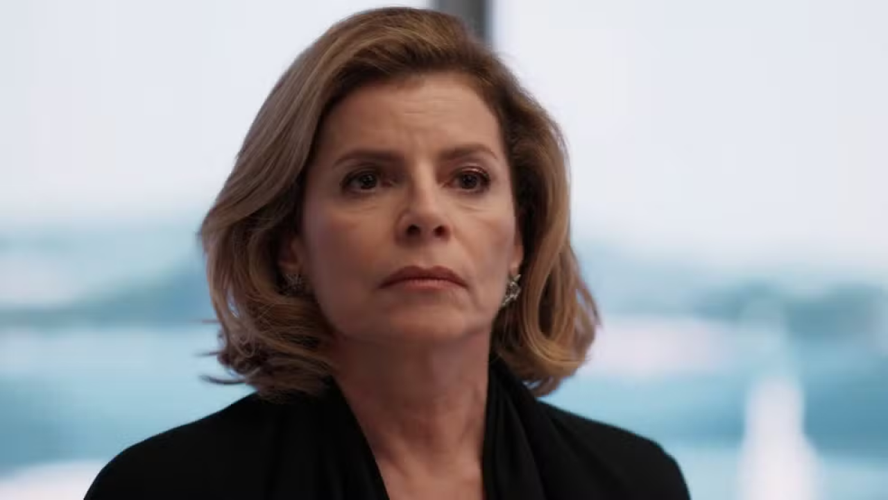 Odete se recusa a ajudar Nice e é ameaçada em Vale Tudo