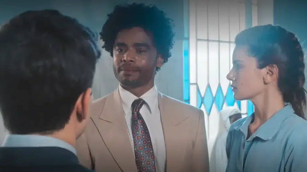 Orlando visita Marê na prisão e descobre que foram vítimas de várias mentiras em Amor Perfeito