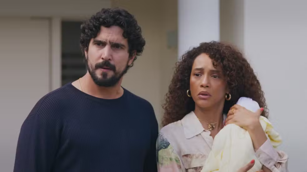 Raquel fica encantada com o neto em Vale Tudo