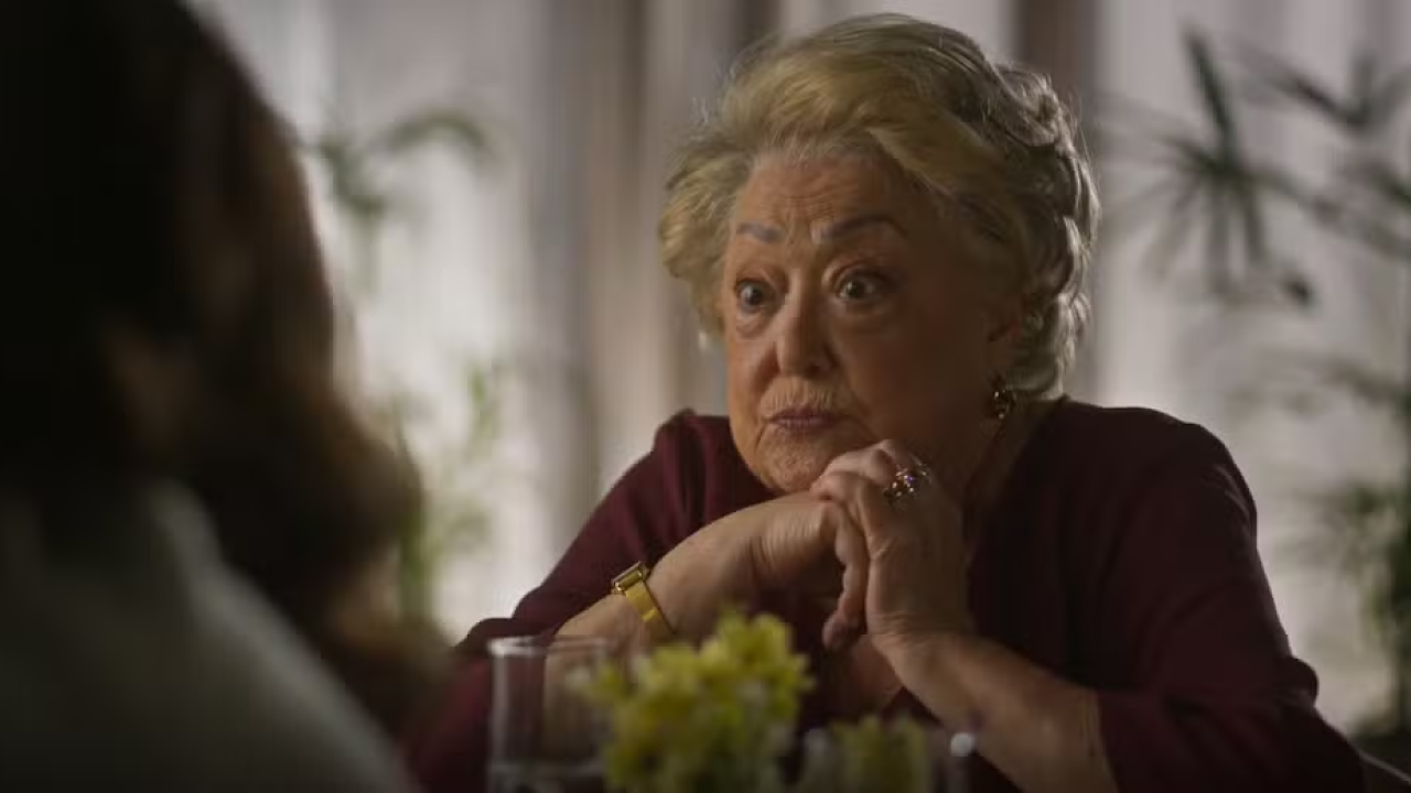 Rosa resolve antecipar as suas decisões quanto ao seu patrimônio em Dona de Mim