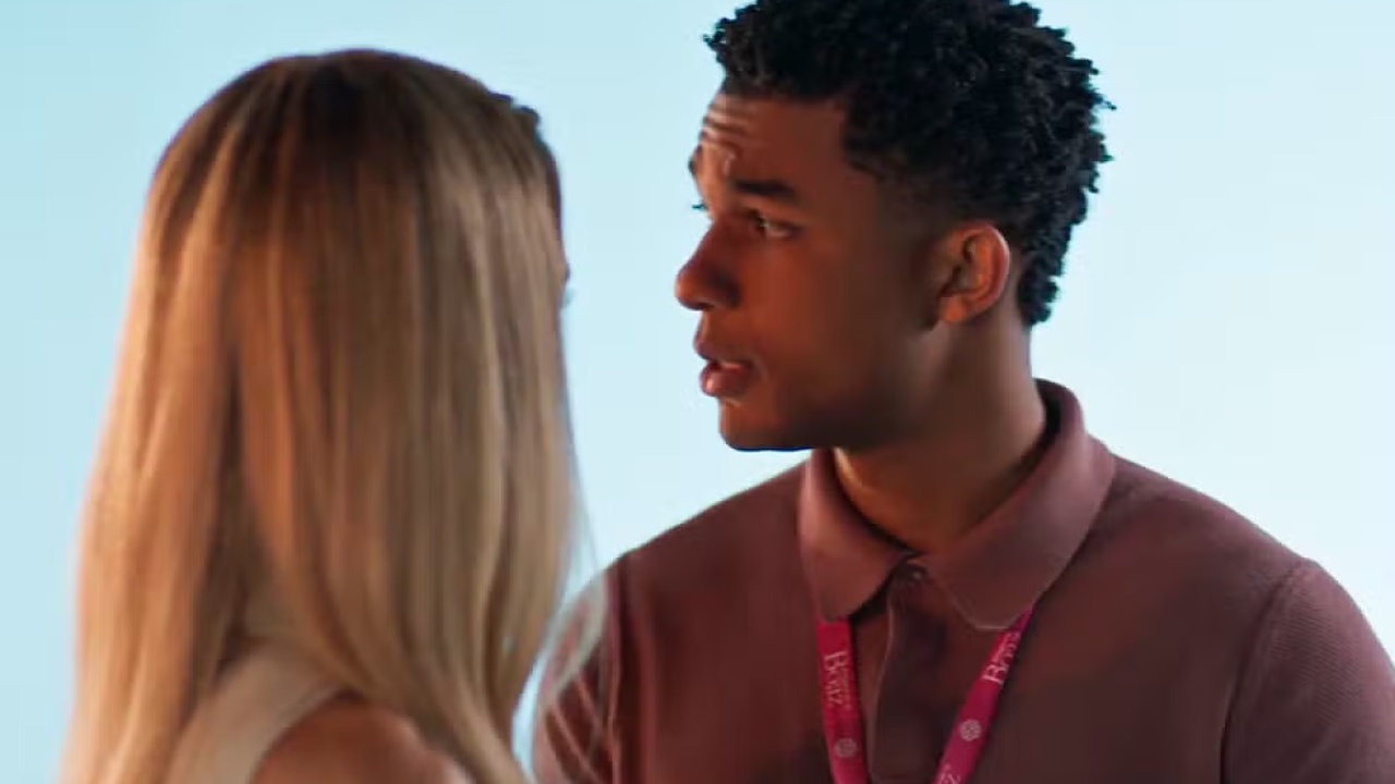 Samuel é usado por Mirna para bombar nas redes sociais em Dona de Mim