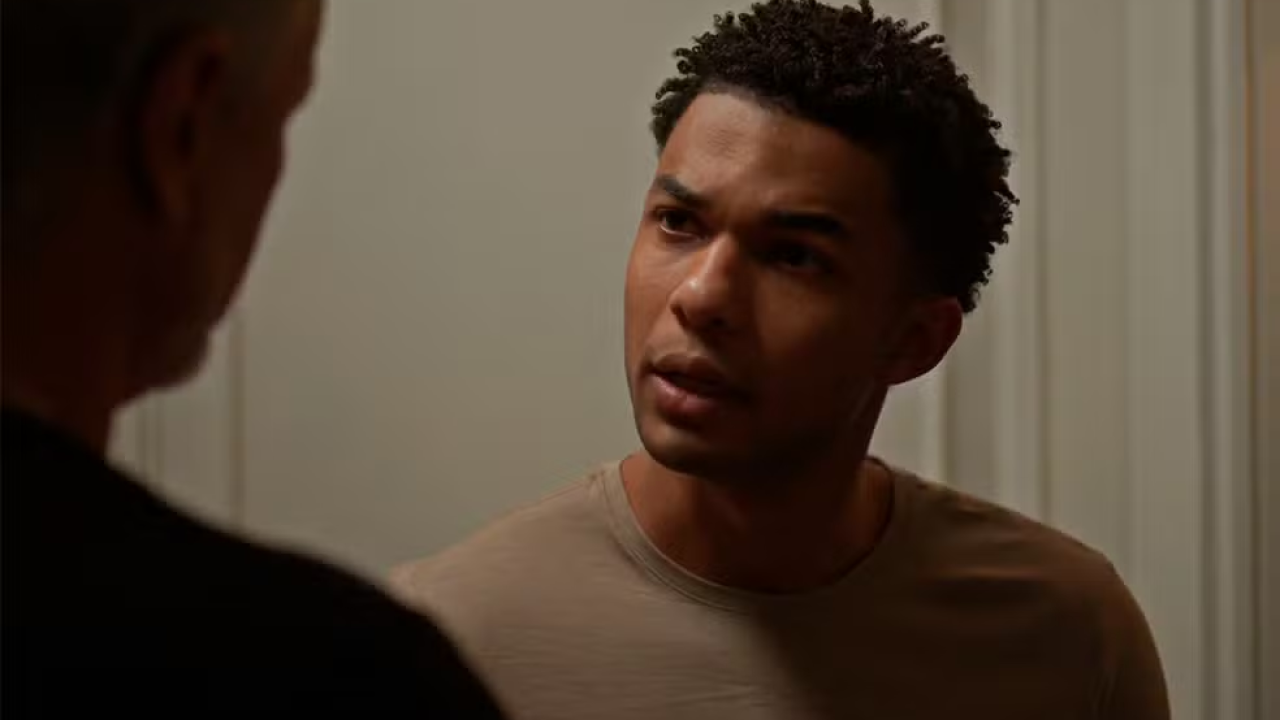 Samuel junta todos os documentos que tem contra Jaques em Dona de Mim