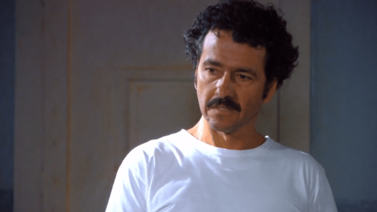 Sandro é solto após Penha suspender a denúncia do não pagamento de pensão em Cheias de Charme