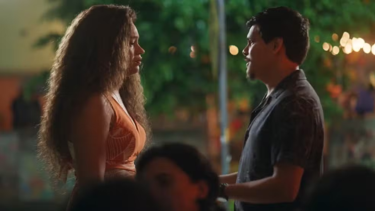 Sidney faz uma homenagem a Cida depois de ter pisado na bola em Volta por Cima