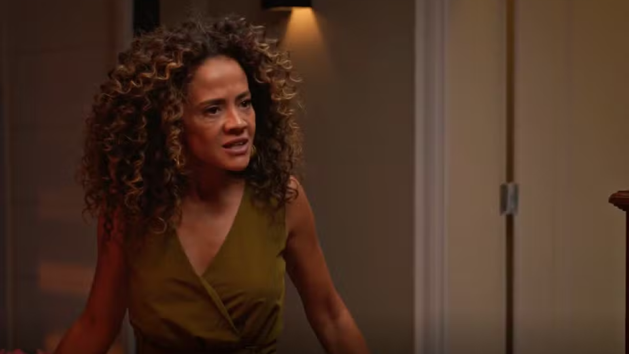 Tânia flagra Filipa e Jaques juntos e surta em Dona de Mim