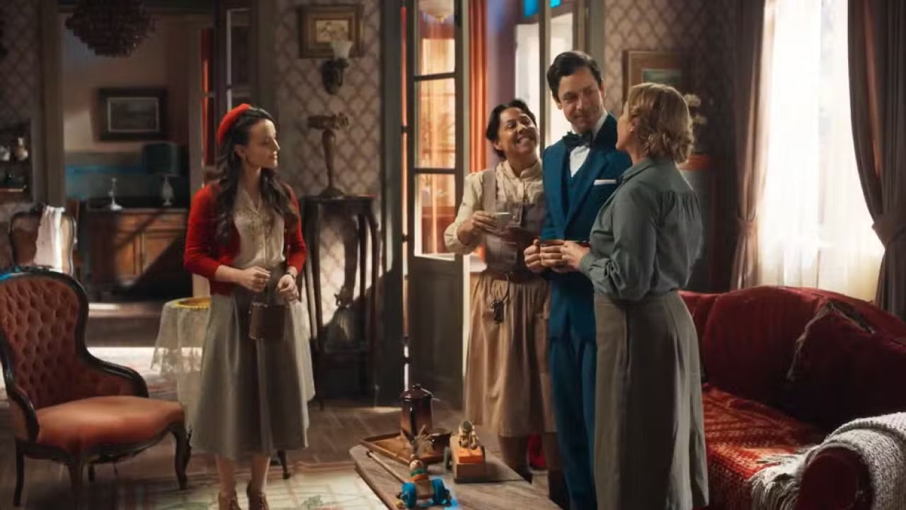 Zulma consegue tirar Celso de uma saia justa na frente de Estela em Êta Mundo Melhor!