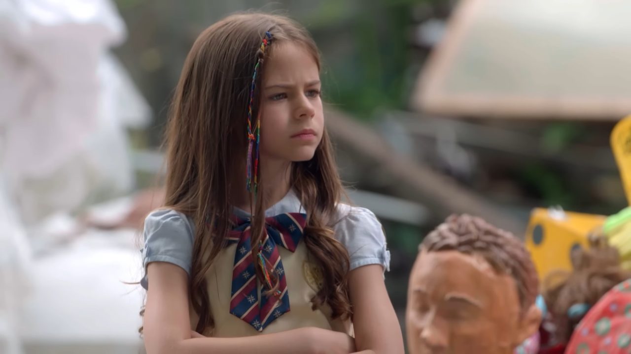 Foto da atriz Mel Summers, protagonista de A Caverna Encantada, novela do SBT