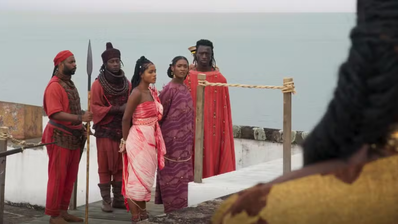 A família real é colocada em praça pública para serem mortos em A Nobreza do Amor