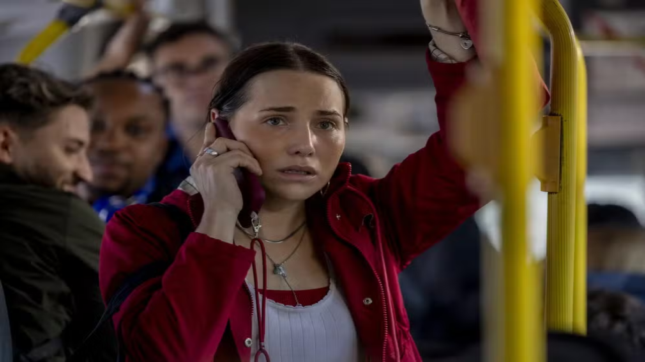 Adriana é mandada embora do serviço em Quem Ama Cuida
