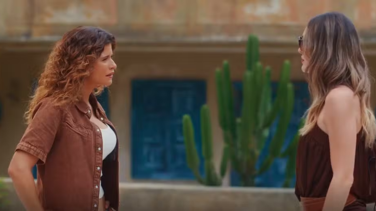 Agrado chama Naiane para uma conversa em Coração Acelerado