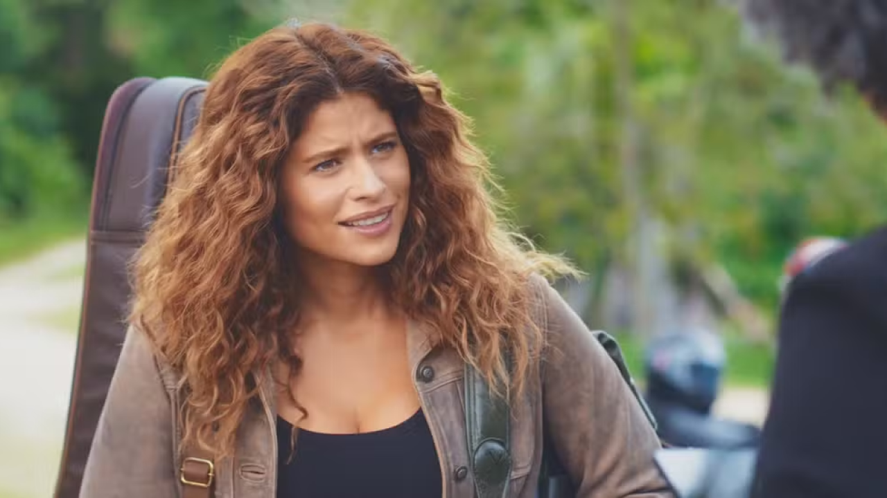 Agrado é chamada para assinar um contrato com uma gravadora em Coração Acelerado