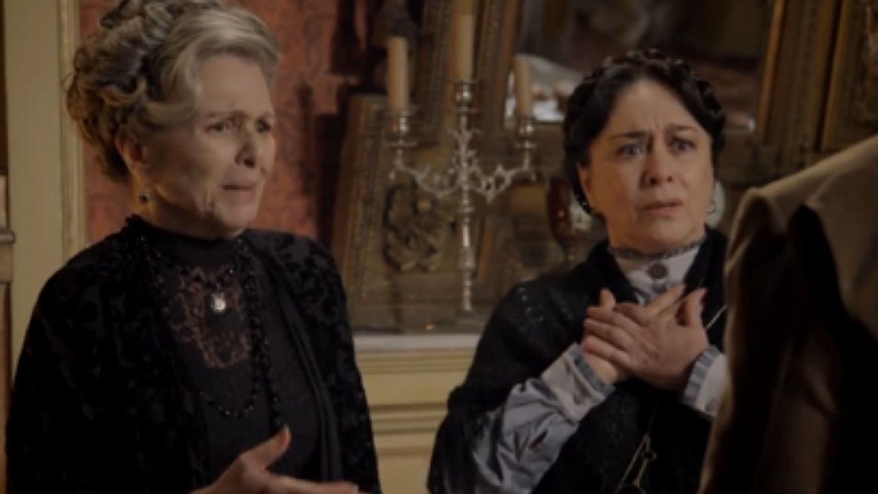 Condessa Vitória e Inácia demonstram preocupação durante confronto em cena da novela Além da Ilusão