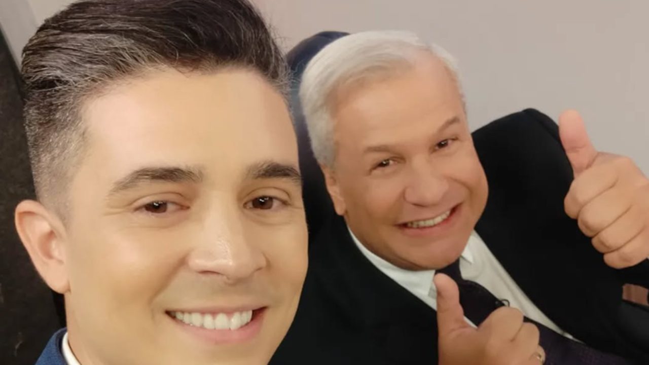 Foto de Alex Costa e Sikêra Jr.