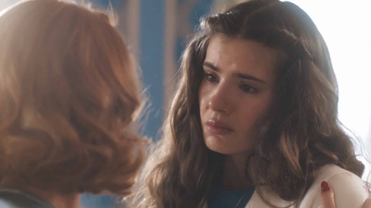 Foto de Camila Queiroz na novela Amor Perfeito