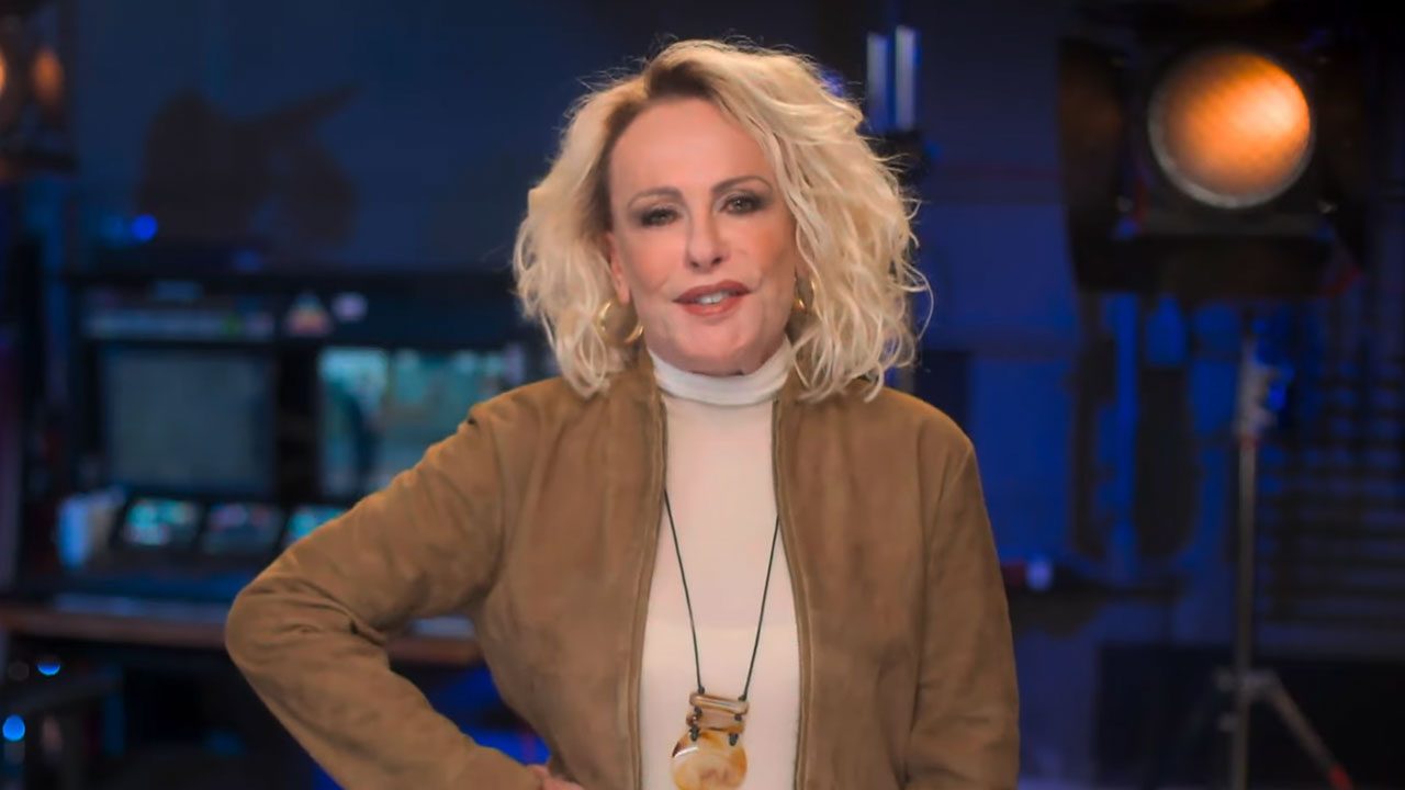 Ana Maria Braga em estúdio durante chamada do reality Chef de Alto Nível na Globo