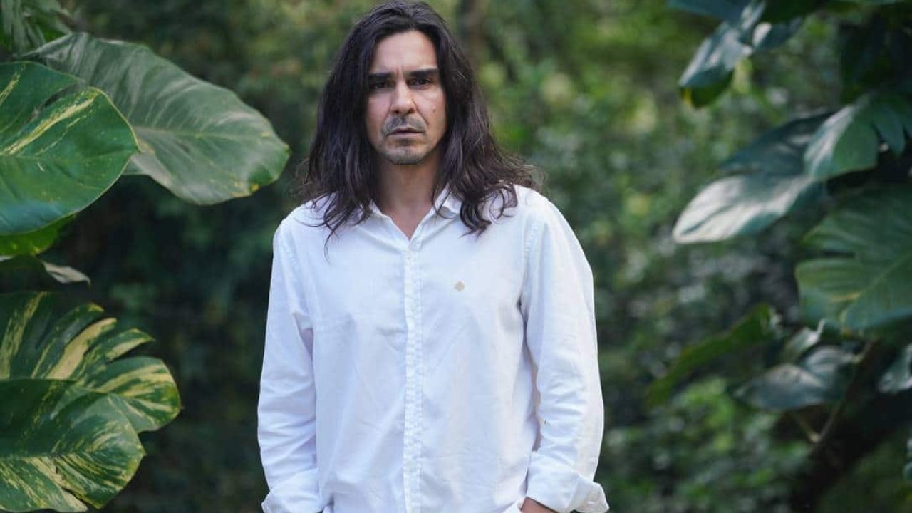 Imagem com foto do ator André Gonçalves