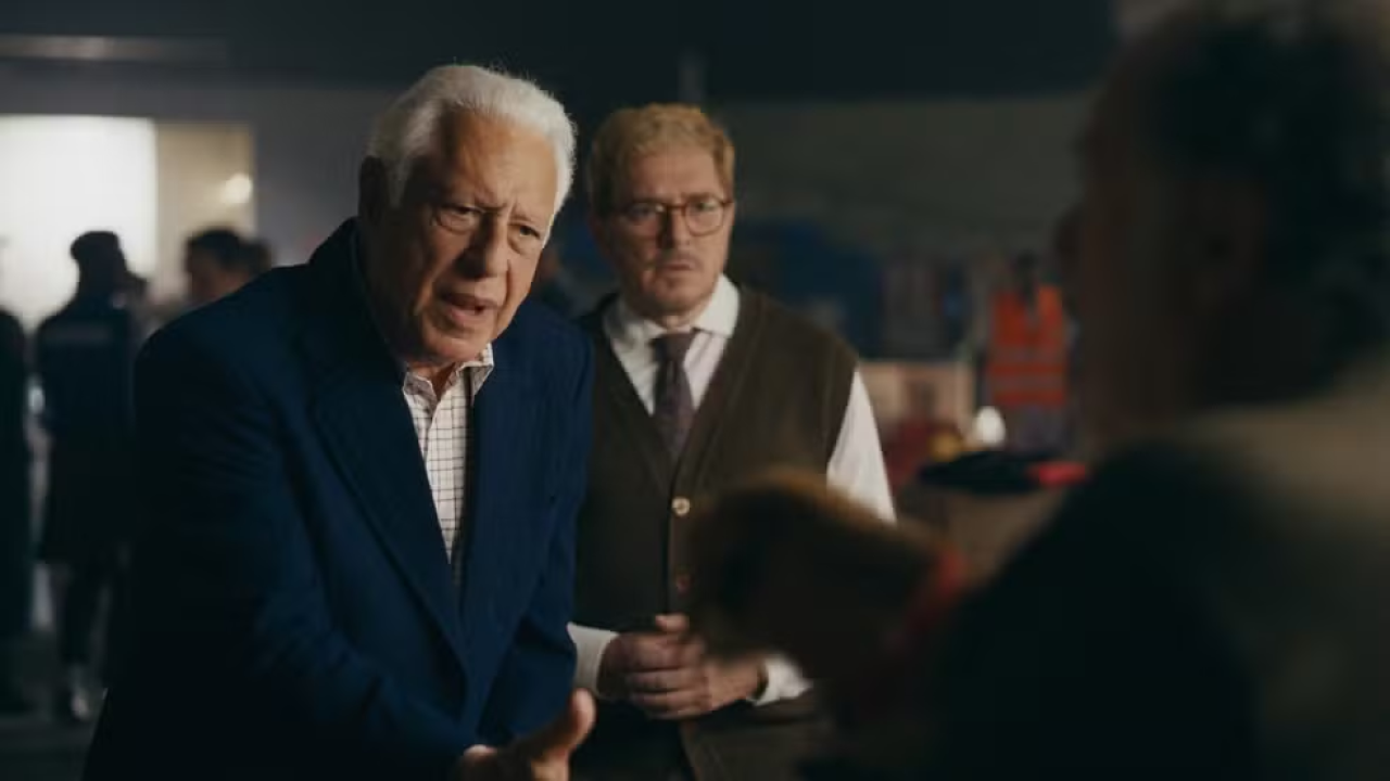 Arthur demite Adriana e depois descobre que cometeu um grande erro em Quem Ama Cuida