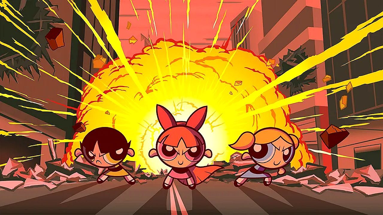 Florzinha, Lindinha e Docinho correm diante de explosão em cena da animação As Meninas Superpoderosas