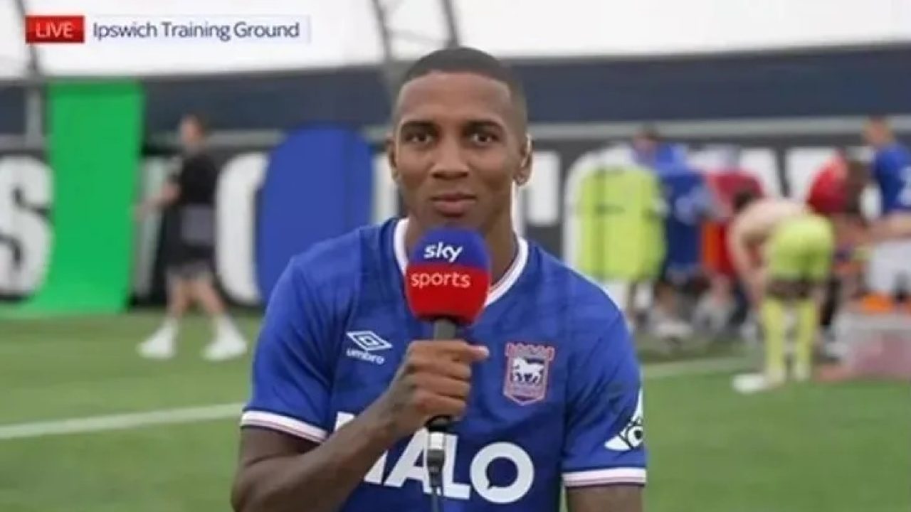 Ashley Young na TV