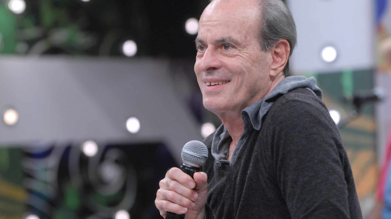 Ney Matogrosso faz sua primeira apresentação presencial com músicos após o início da crise sanitária (foto: Globo/Zé Paulo Cardeal)