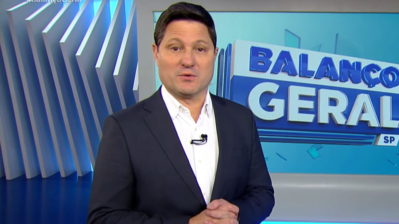 Foto de Eleandro Passaia no estúdio do Balanço Geral SP