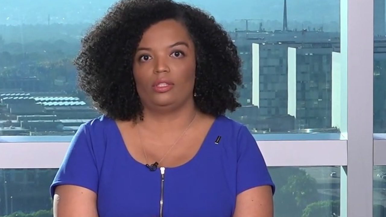 Basília Rodrigues de roupa azul na CNN Brasil