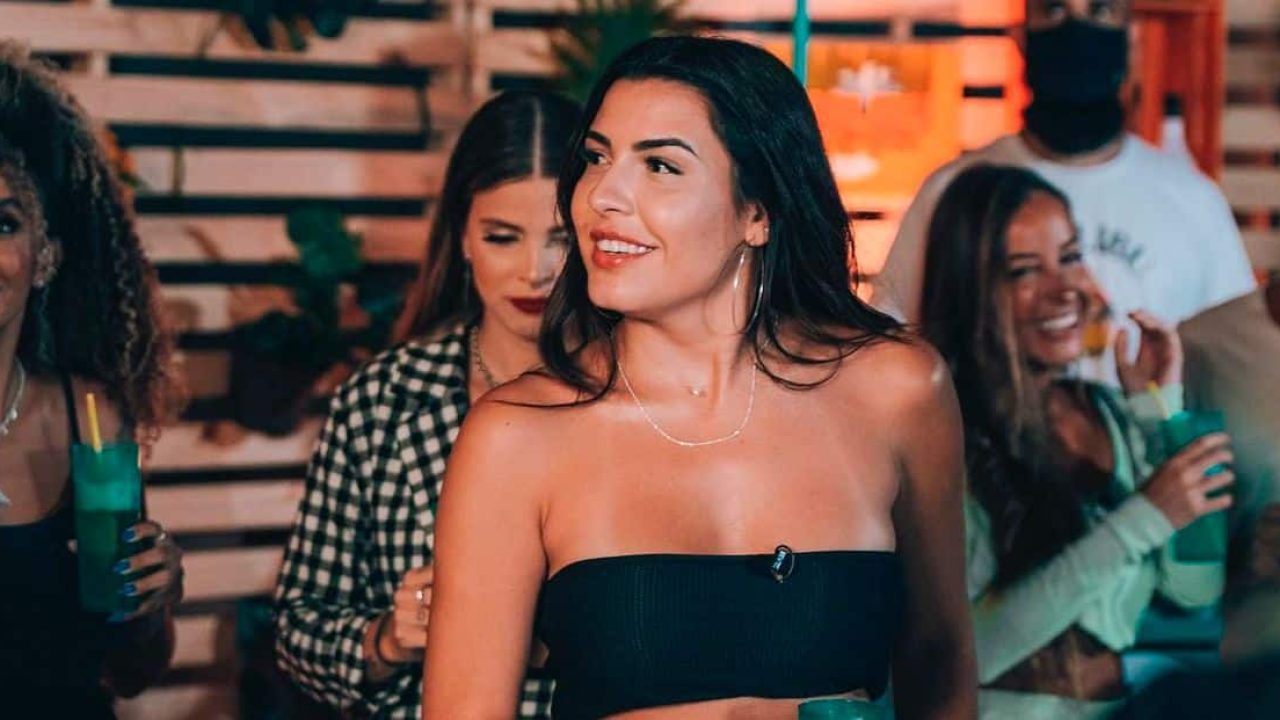 Beatriz Garcia foi uma das participantes de Soltos em Floripa (foto: Reprodução/Amazon)