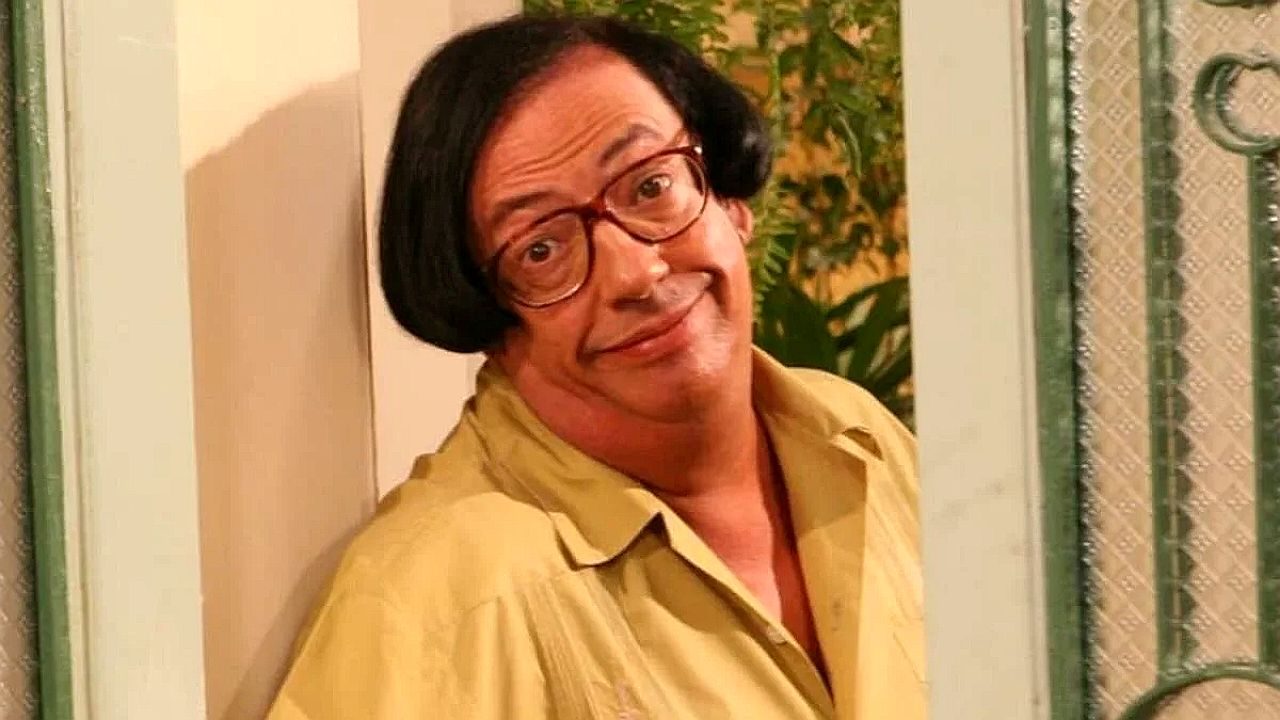 Marcos Oliveira como Beiçola com óculos e corte de cabelo característico em cena de A Grande Família