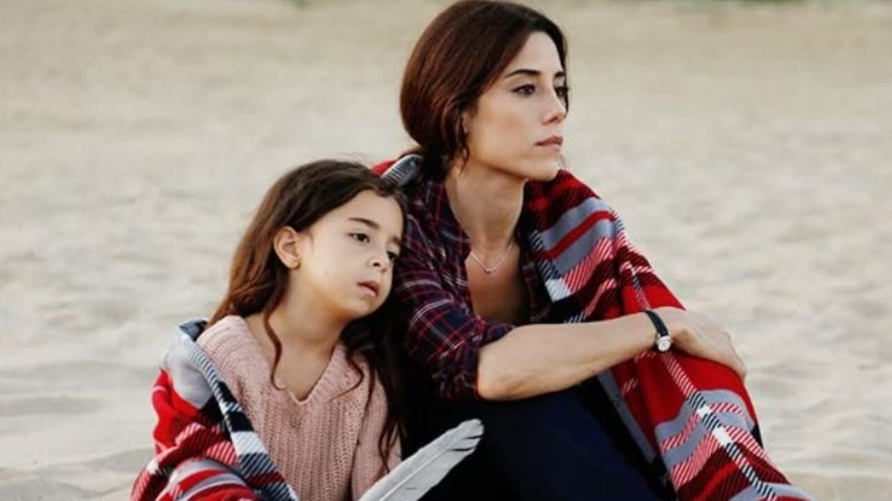 Beren Gökyildiz e Cansu Dere em Mãe (2016); novela turca ganha data de estreia na Record (foto: Reprodução)