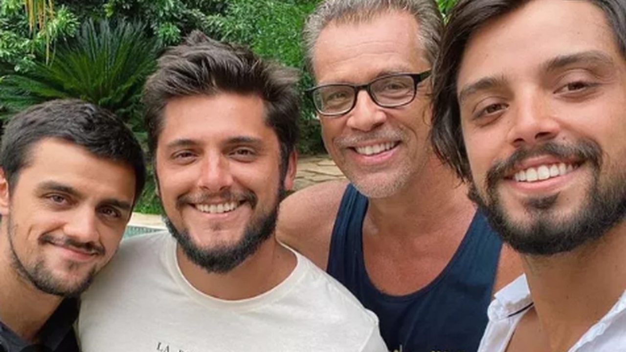 Foto de Beto Simas, Rodrigo Simas, Felipe Simas e Bruno Gissoni