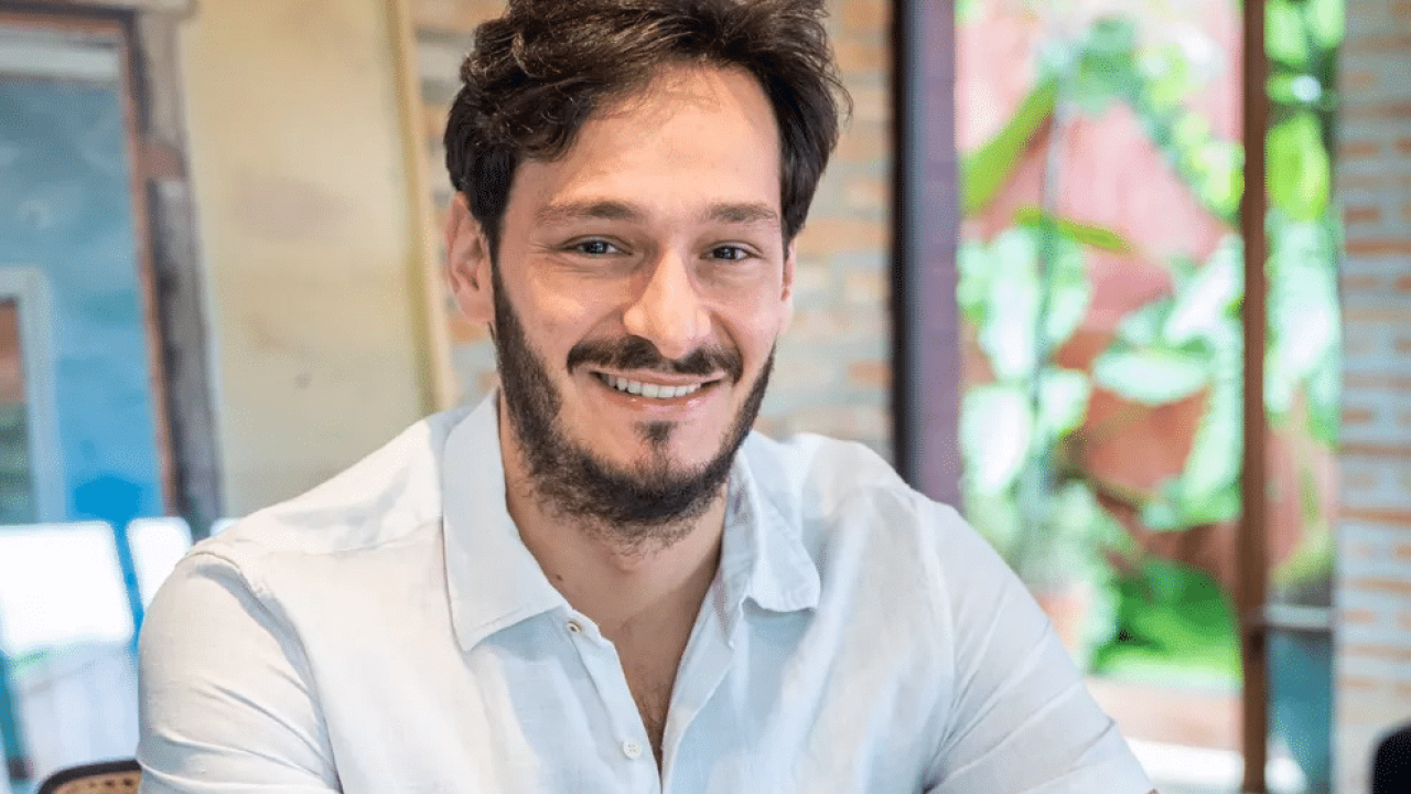 Foto do autor Bruno Luperi, da novela Pantanal