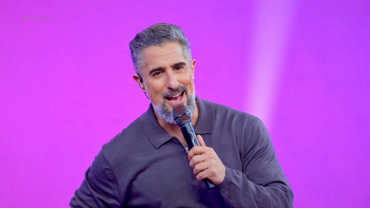 Foto de Marcos Mion no estúdio do Caldeirão