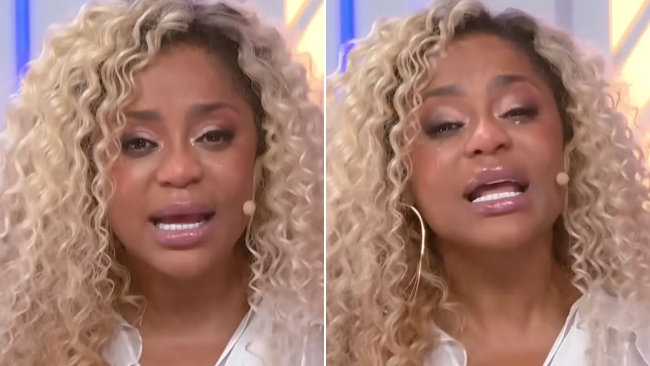 Cariúcha chorando com expressão emocionada durante o programa Fofocalizando do SBT