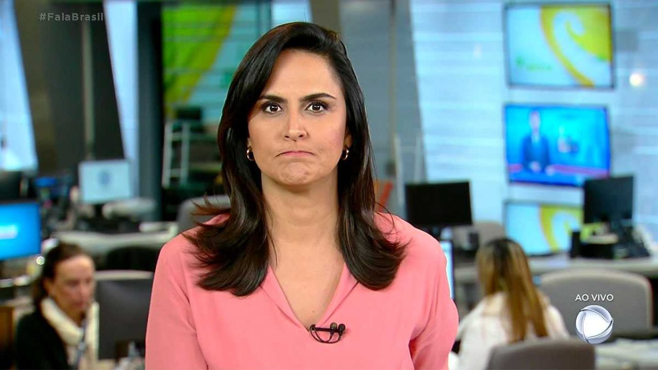Carla Cecato culpou novos diretores da Record por sua demissão após 16 anos na emissora (foto: Reprodução/Record)