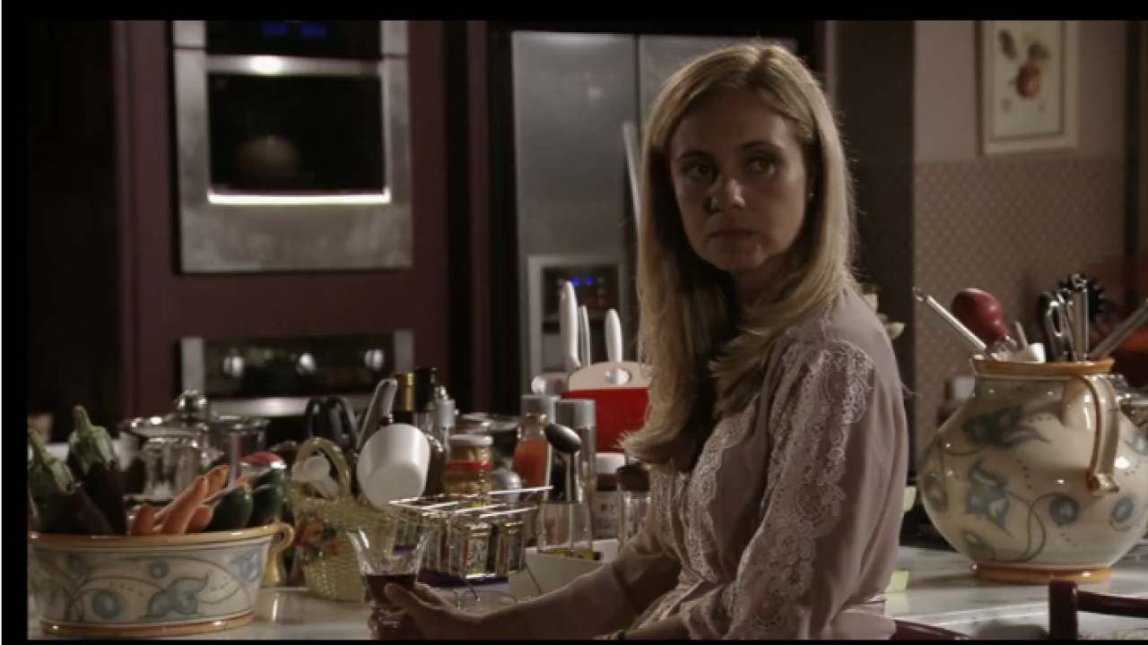 Carminha prepara arapuca para Nina em Avenida Brasil